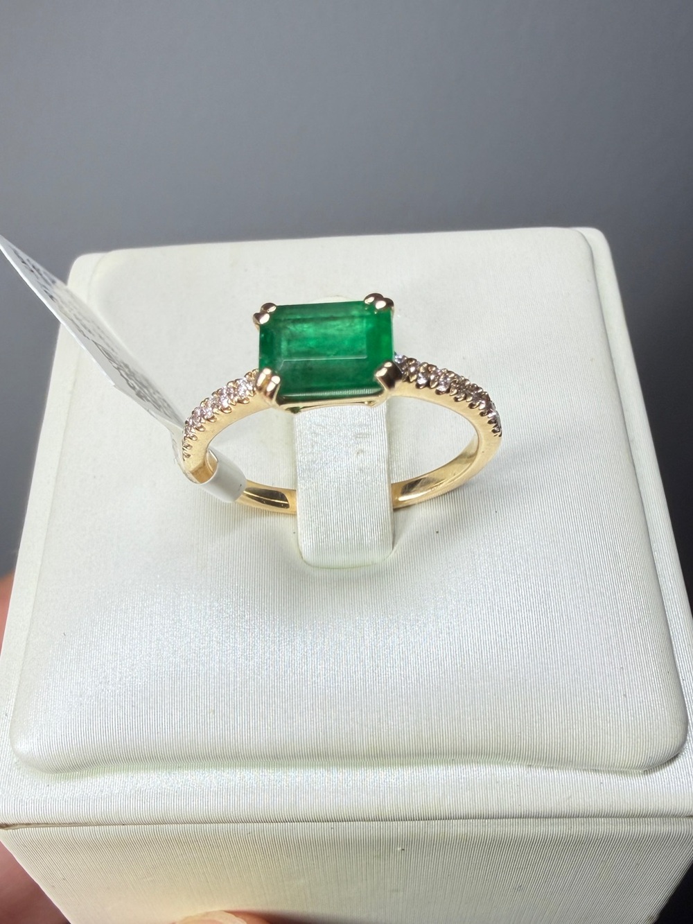 NWT 7x5mm Zambian Emerald ring w/ .18cts natural diamonds in‎ 14kt yellow gold!